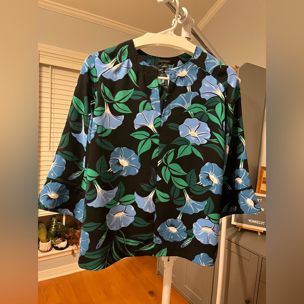 Morning Glory top - Ann Taylor - XS